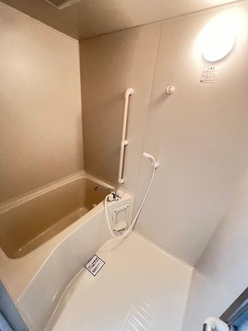 尼崎市東園田町８丁目のアパートの浴室