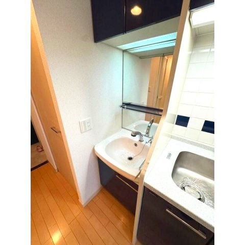 名古屋市東区泉１丁目の賃貸マンションの洗面所