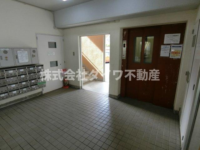 ステープル六供のエントランス
