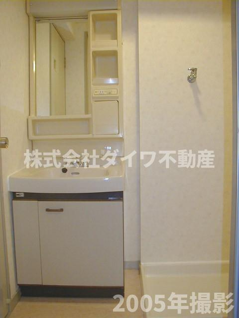 ステープル六供の洗面所