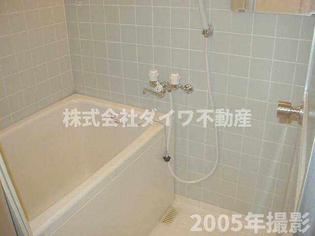 ステープル六供の浴室