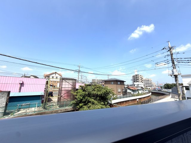 越谷市平方第５　新築戸建の展望|前方に遮るものがなく抜けた眺望。心地よい空と風を感じられる特別な場所です。