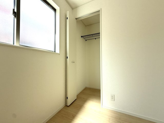 越谷市平方第５　新築戸建の収納|整理整頓がしやすいシステム収納。衣類から小物まで一箇所にスッキリ収まります。