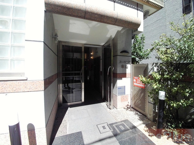 スーペリア本山のエントランス