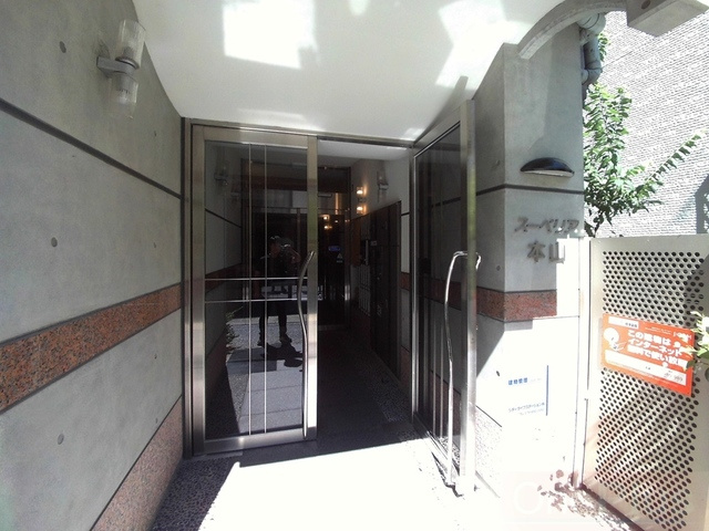 スーペリア本山のエントランス