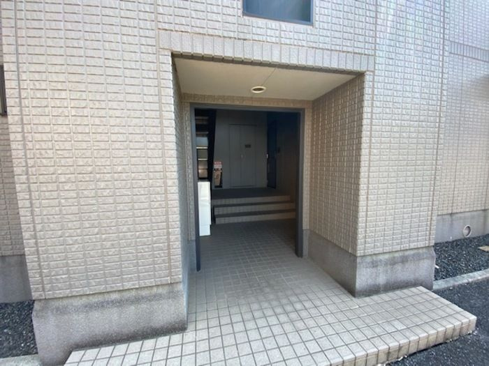リビングタウン西崎　A棟のエントランス