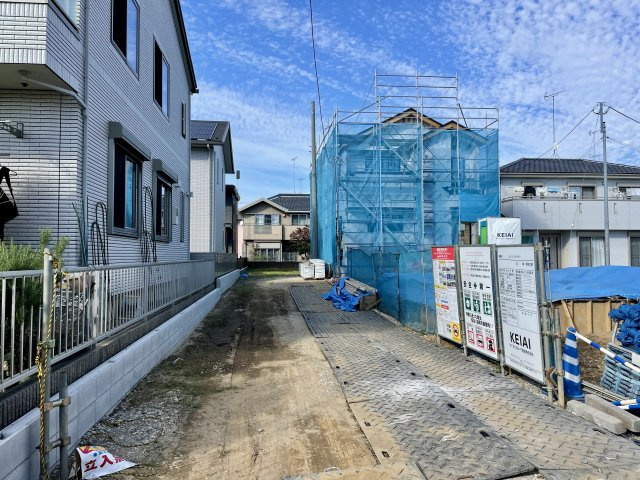 【前面道路含む現地写真】 | KIS白岡市千駄野1期　LIGARE　新築戸建　全3棟　2号棟 | 10/12撮影