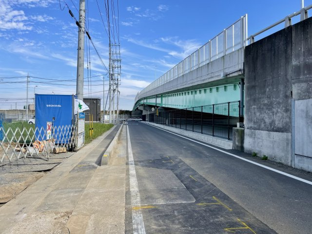【前面道路含む現地写真】 | KIS白岡市千駄野1期　LIGARE　新築戸建　全3棟　2号棟 | 10/12撮影