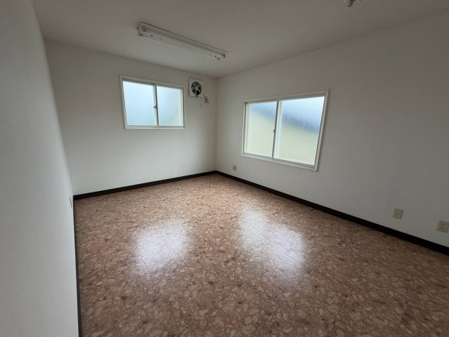 鳥取北4-5-21貸テナントの内装