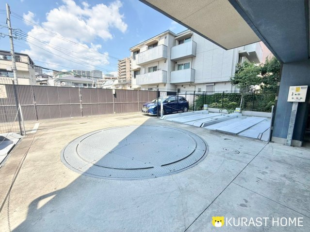 プレサンスロジェ高槻上田辺町　10階の駐車場