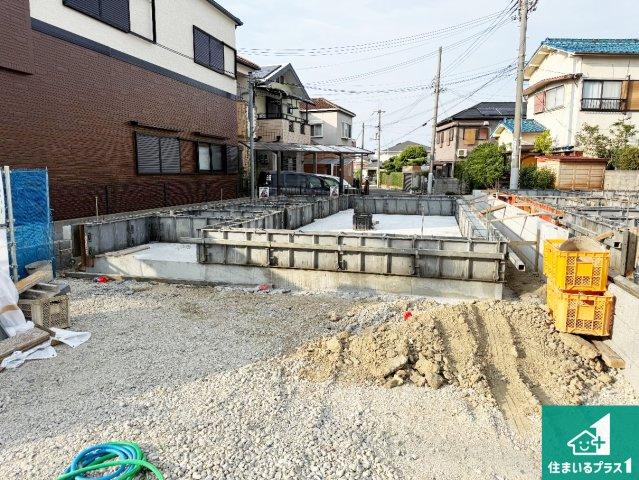 富田林市加太　第1期　新築一戸建ての外観|周辺は落ち着いた街並みの住宅地！子育てがしやすい住環境です！まだ未完成ですが、現地でしかわからない事もございます。是非一度ご覧ください。
