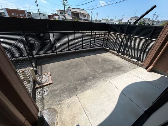 ワイズ・コンドミニアムの庭