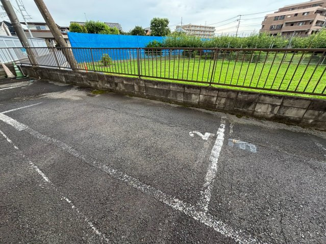 菅マンションの駐車場