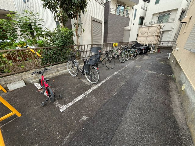 菅マンションの駐車場