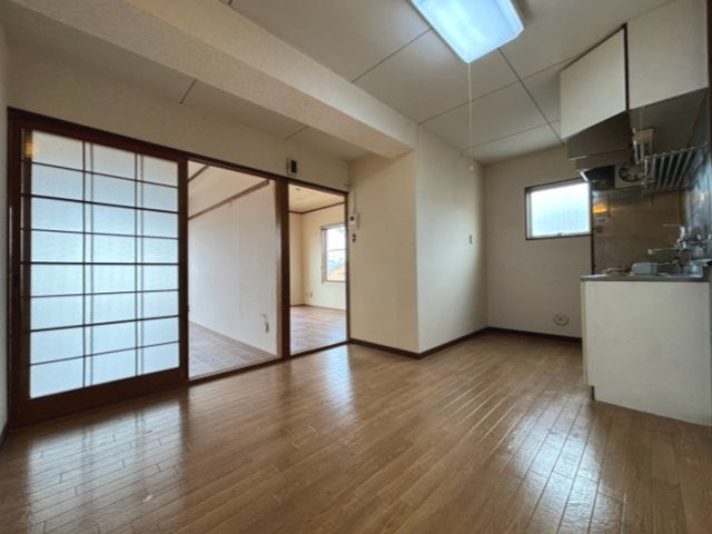 菅マンションの居間・リビング
