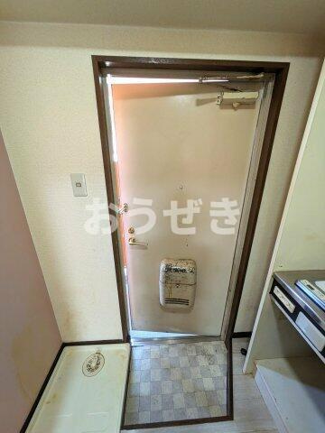グローバルハイツ赤門の玄関