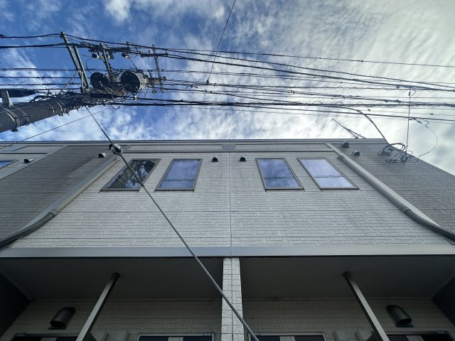 狛江市東和泉１丁目のアパートの外観