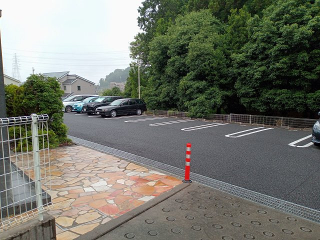 川崎市麻生区黒川の賃貸マンションの駐車場