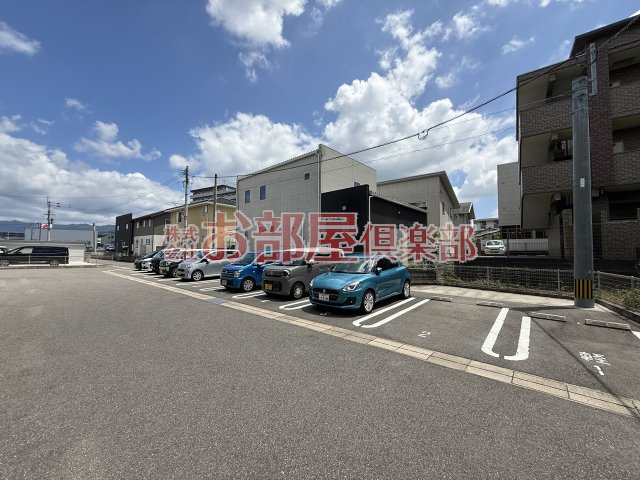 ガナールの駐車場|車をお持ちの方に嬉しい駐車場付きの物件です