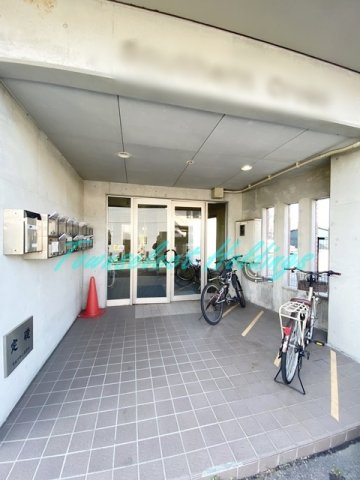 藤沢市辻堂元町３丁目の賃貸マンションのエントランス