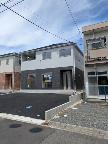 NEW【いわき市小名浜岡小名第4　全2棟／2号棟】　■選べる最新家電！特別キャンペーン♪の前面道路含む現地写真|外壁仕上げ材は窯業系サイディング。裏面に付着した汚れが、雨水によって流れ落ちやすい「防汚機能付きサイディング」を採用。外壁の美しさが長持ちします♪