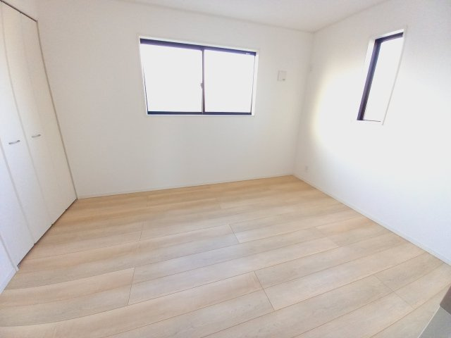 【いわき市内郷高坂町1丁目第10／2号棟】　3台駐車OK☆開放感のある間取りの3LDK物件！の洋室|同施工□■居室の写真です■□■　
使い勝手の良い間取りなので、ご家族の状況の変化にも耐えられますね。