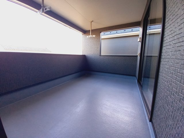 【いわき市内郷高坂町1丁目第10／2号棟】　3台駐車OK☆開放感のある間取りの3LDK物件！のバルコニー|同施工□■バルコニーの写真です■□■　お布団など大きいものも、充分に干せる広さがございます。
