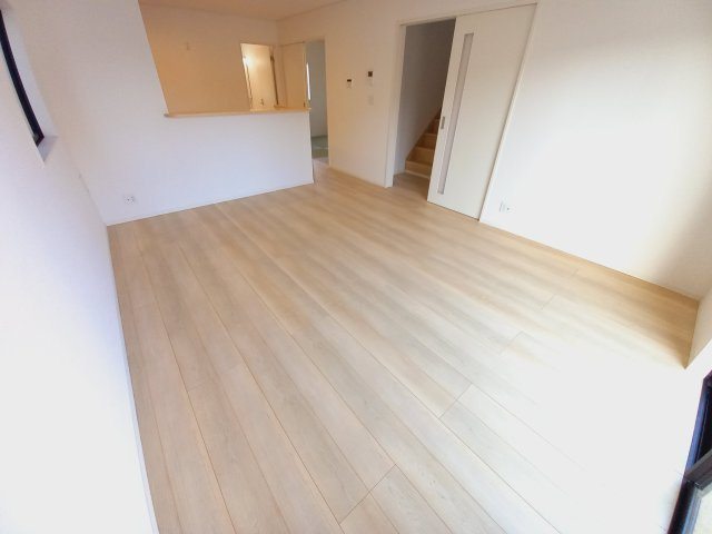 【いわき市内郷高坂町1丁目第10／2号棟】　3台駐車OK☆開放感のある間取りの3LDK物件！の居間・リビング|同施工□■リビングの写真です■□■　家族団らんの時間が増えそうなリビングですね。