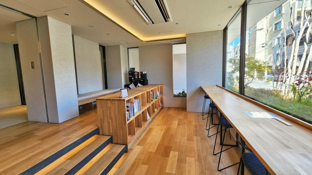 プライムメゾン西早稲田のロビー|1階共用ラウンジ