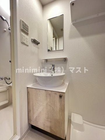 エスリード難波ザ・プレミアの洗面所|別室カラー参考写真
