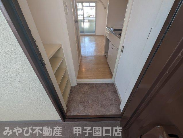 NEOダイキョー甲子園口の玄関