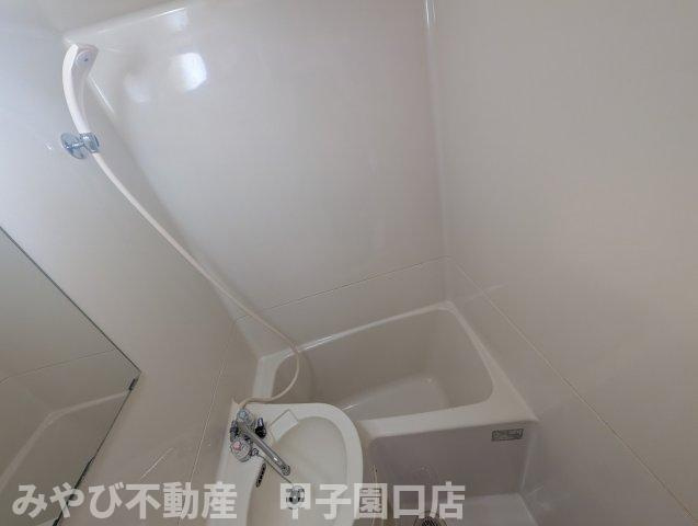 NEOダイキョー甲子園口の浴室