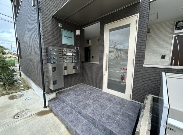 クラシオンのエントランス|参考、同建物・反転間取りの号室