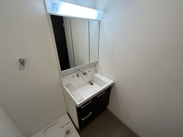 クラシオンの洗面所|参考、同建物・反転間取りの号室