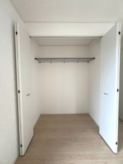 【収納】 | 土浦市生田町第4　新築戸建　4号棟 | 収納スペースが充実しており、荷物の多い方でも安心です。クローゼット付きで整理整頓しやすく、お部屋を広く使うことができます。
