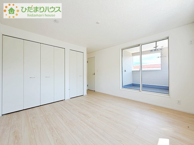 【寝室】 | 土浦市小松第7　新築戸建　3号棟 | 広めの主寝室は、ベッドの他にもパソコンデスクやドレッサーなども置けちゃいます(*^-^*)