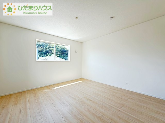 【寝室】 | 土浦市小松第7　新築戸建　3号棟 | バルコニーに面している洋室は、主寝室にどうぞ(^^)/