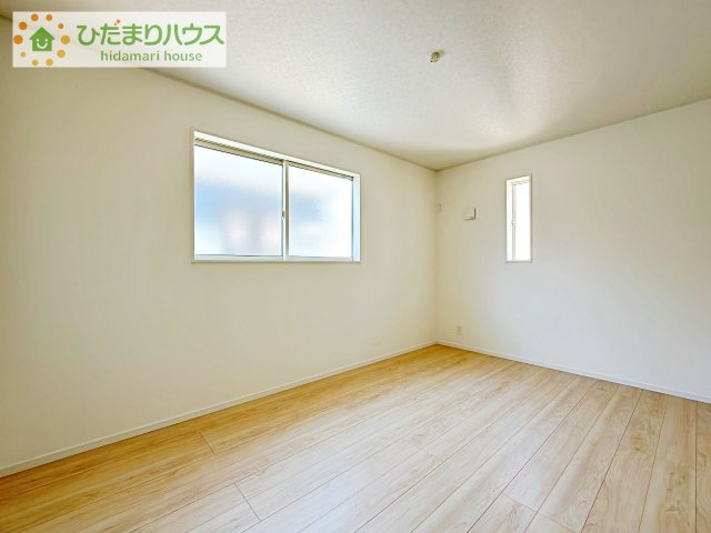 【洋室】 | 土浦市小松第7　新築戸建　3号棟 | 机にベットを置けば子供部屋の完成です！