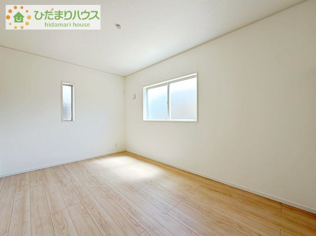 【洋室】 | 土浦市小松第7　新築戸建　3号棟 | お掃除しやすく、清潔感を保てるのでダニも発生しにくいフローリング♪