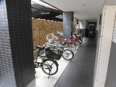ハイダウェイ下古城の駐車場|駐輪場