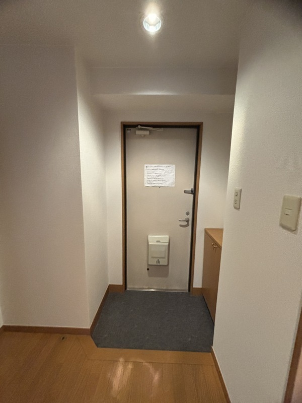 セカンドパレスの玄関|※別部屋参考写真