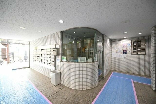 陽輪台西新宿のロビー