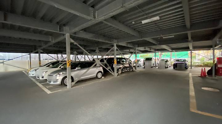 シャルマンコーポ西宮東の駐車場