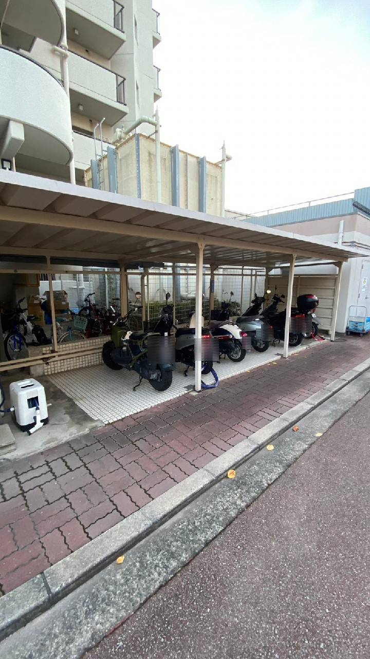 シャルマンコーポ西宮東の駐車場