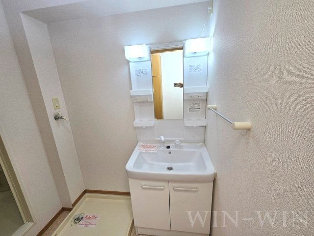 ローレル藤沢の独立洗面台|イメージ（同建物内別部屋の写真です）