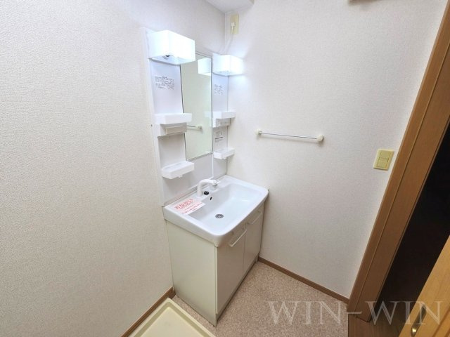 ローレル藤沢の独立洗面台|イメージ（同建物内別部屋の写真です）
