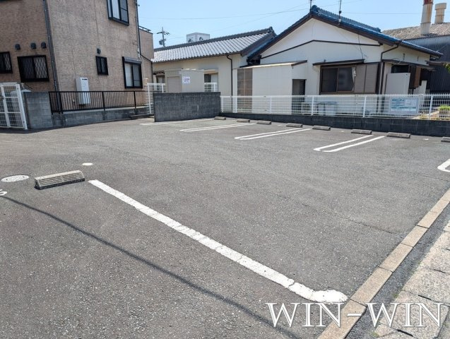 ローレル藤沢の駐車場