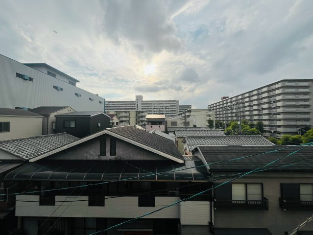 鶴見区鶴見１丁目中古戸建・3LDKの展望|バルコニーからの開放感あふれる眺望。空の広がりを感じることができます。