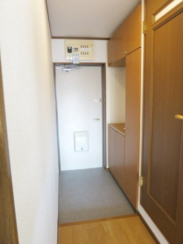 フォレストパレス五番館の玄関