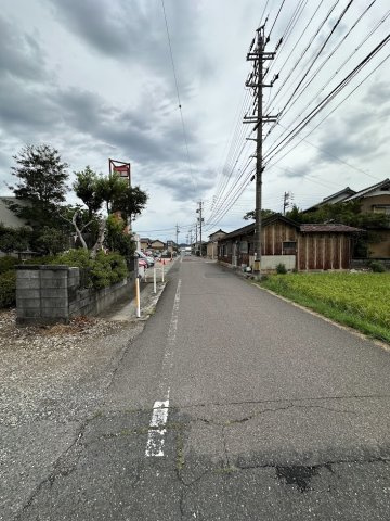 中古平屋住宅　高富の前面道路含む現地写真
